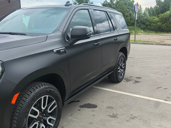 2023 GMC Yukon V, чёрный, 8450000 рублей - вид 2