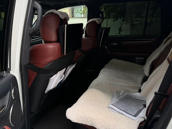 2017 Lexus LX 570 III Рестайлинг 2, белый, 9000000 рублей - вид 7