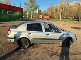 2005 Renault Symbol I Рестайлинг, серебристый, 170000 рублей, вид 1