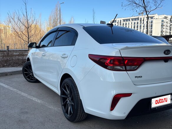 2018 Kia Rio IV, белый, 1350000 рублей - вид 2