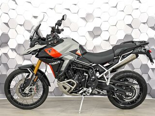 2025 Triumph Tiger 900, серый, 1799000 рублей, вид 4