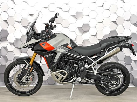 2025 Triumph Tiger 900, серый, 1799000 рублей, вид 4
