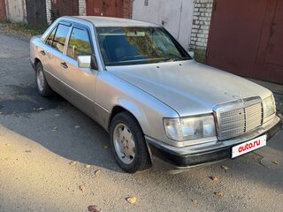1994 Mercedes-Benz E-Класс 220 I (W124), серебристый, 350000 рублей, вид 2