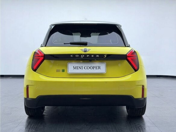 2025 Mini Hatch Cooper Electric SE IV (F65/F66/J01), жёлтый, 5540000 рублей - вид 4