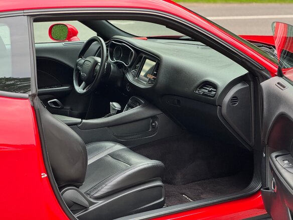 2017 Dodge Challenger III Рестайлинг 2, красный, 4000000 рублей - вид 20
