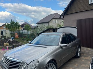 2004 Mercedes-Benz E-Класс 320 III (W211, S211), серый, 680000 рублей, вид 1