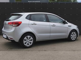 2017 Kia Rio III Рестайлинг, серебристый, 1245000 рублей, вид 5