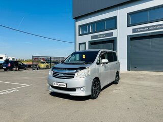 2010 Toyota Noah II (R70), серый, 1279000 рублей, вид 2