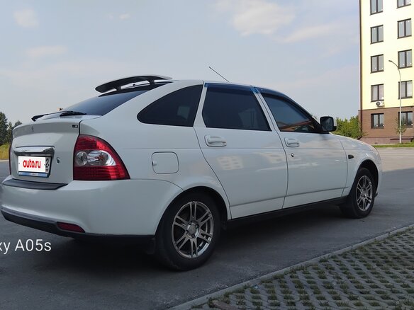 2013 Lada (ВАЗ) Priora I Рестайлинг, белый, 480000 рублей - вид 2
