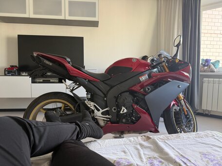 2007 Yamaha YZF-R1, красный, 649000 рублей, вид 4