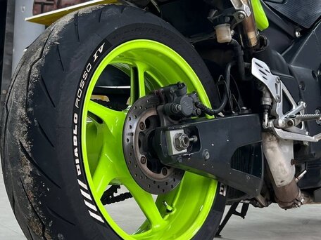 2011 Yamaha YZF-R1, чёрный, 380000 рублей, вид 2