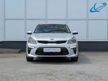 2018 Kia Rio IV, серебристый, 1235000 рублей, вид 2