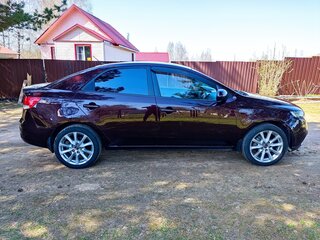 2010 Kia Cerato 6-speed II, пурпурный, 700000 рублей, вид 4
