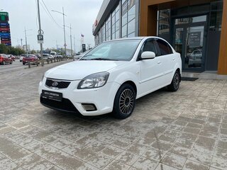 2009 Kia Rio II Рестайлинг, белый, 550000 рублей, вид 1