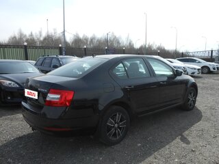 2018 Skoda Octavia III (A7) Рестайлинг, чёрный, 1550000 рублей, вид 4