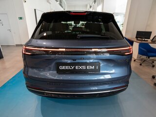 2026 Geely EX5 Гибрид EM-i, голубой, 3974990 рублей, вид 5