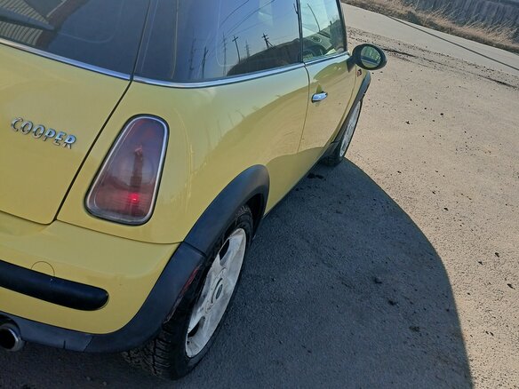 2002 Mini Hatch Cooper I (R50), жёлтый, 525000 рублей - вид 6