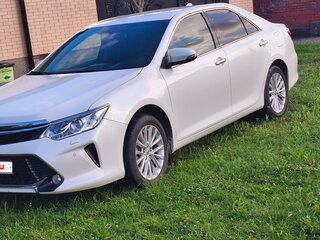 2015 Toyota Camry VII (XV50) Рестайлинг, белый, 2050000 рублей, вид 1
