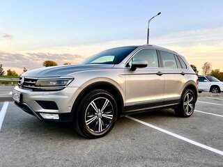 2017 Volkswagen Tiguan II, серебристый, 2650000 рублей, вид 3