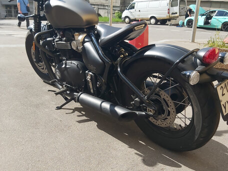 2020 Triumph Bonneville Bobber, чёрный, 1400000 рублей, вид 3
