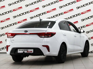 2017 Kia Rio IV, белый, 1095950 рублей, вид 4