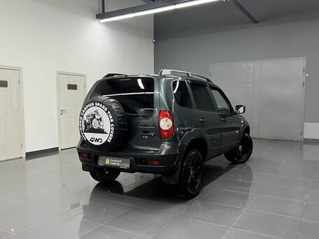 2018 Chevrolet Niva I Рестайлинг, зелёный, 995000 рублей, вид 2