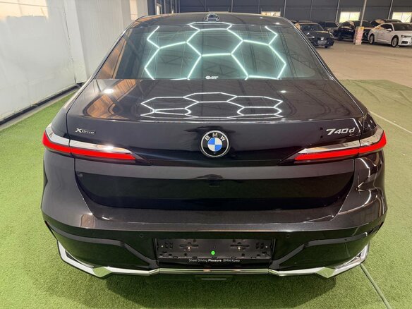 2025 BMW 7 серии 740d xDrive VII (G70), чёрный - вид 5