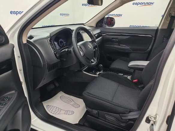 2020 Mitsubishi Outlander III Рестайлинг 3, белый - вид 7