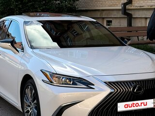 2021 Lexus ES 250 VII Рестайлинг, белый, 6000000 рублей, вид 3
