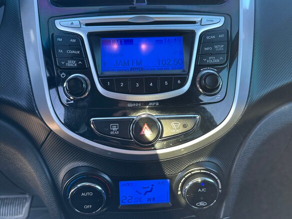 2013 Hyundai Solaris I, чёрный, 1299999 рублей - вид 13