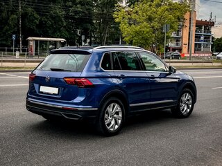2021 Volkswagen Tiguan II Рестайлинг, синий, 3050000 рублей, вид 5
