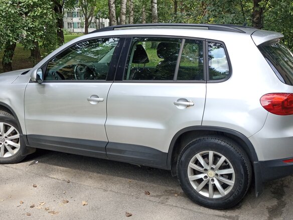2012 Volkswagen Tiguan I Рестайлинг, серебристый - вид 1