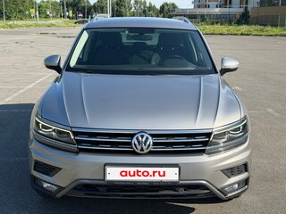 2018 Volkswagen Tiguan II, серебристый, 2990000 рублей, вид 1
