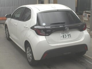 2022 Toyota Yaris IV, белый, 1151000 рублей, вид 4