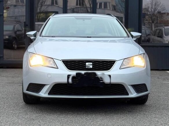 2016 SEAT Leon III, серебристый, 975000 рублей
