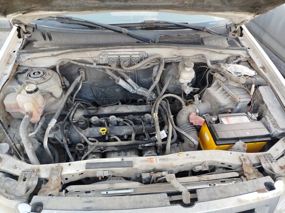 2010 Ford Escape II, белый - вид 2