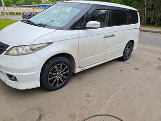 2004 Honda Elysion I, белый, 1150000 рублей, вид 5