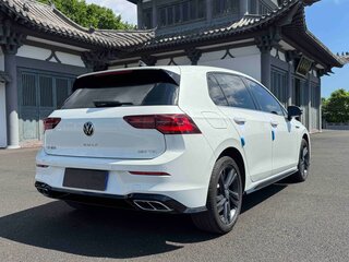 2022 Volkswagen Golf VIII, белый, 1730000 рублей, вид 4