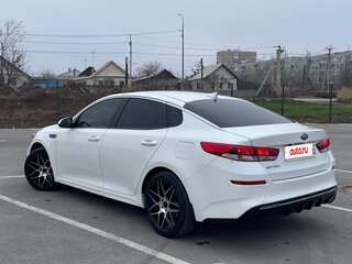 2018 Kia Optima IV Рестайлинг, белый, 1900000 рублей, вид 3