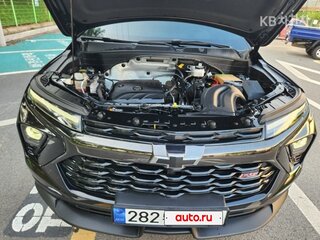 2023 Chevrolet TrailBlazer III Рестайлинг, чёрный, 1390500 рублей, вид 4