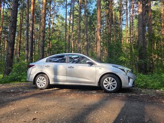 2021 Kia Rio IV Рестайлинг, серый, 1489000 рублей, вид 4