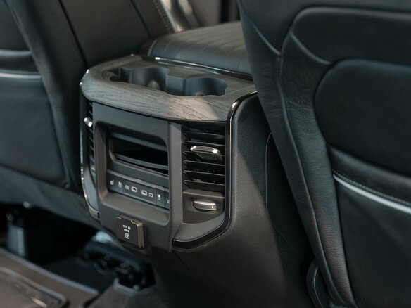 2026 Ram 1500 Crew Cab eTorque V Рестайлинг, чёрный, 13700000 рублей - вид 15