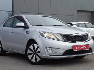 2012 Kia Rio 4-speed III, серебристый, 900000 рублей, вид 1