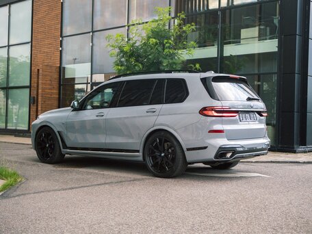 2025 BMW X7 40d I (G07) Рестайлинг, серый, 14500000 рублей, вид 4
