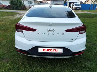 2019 Hyundai Avante VI Рестайлинг, белый, 1500000 рублей, вид 4