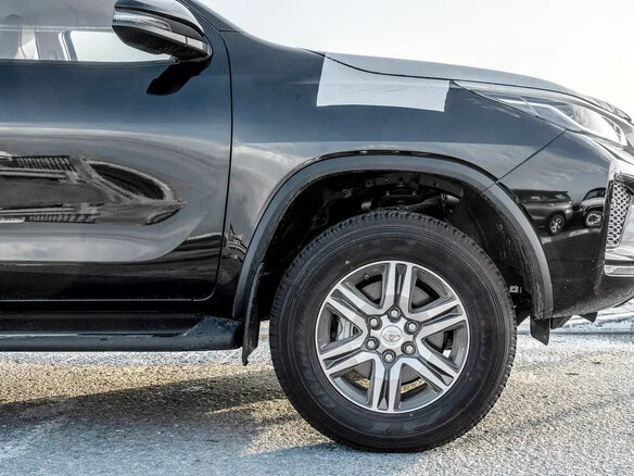 2025 Toyota Fortuner II Рестайлинг, чёрный, 5130000 рублей - вид 4
