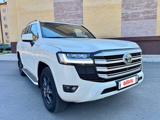2023 Toyota Land Cruiser 300 Series, белый, 11300000 рублей, вид 4