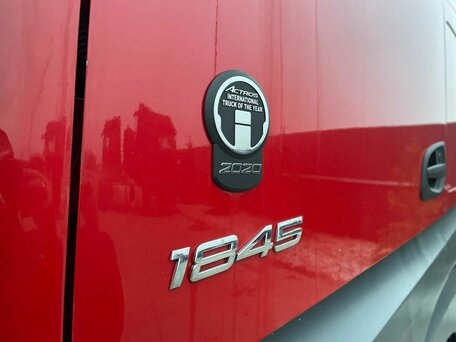 2020 Mercedes-Benz Actros, красный, 4850000 рублей, вид 5