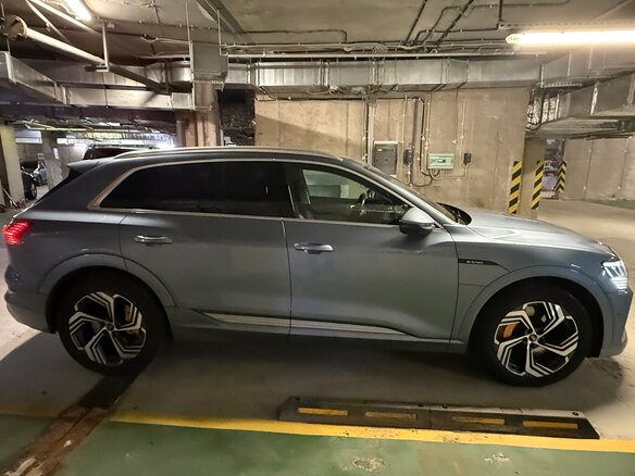 2023 Audi e-tron 50 I, голубой, 8000000 рублей - вид 3