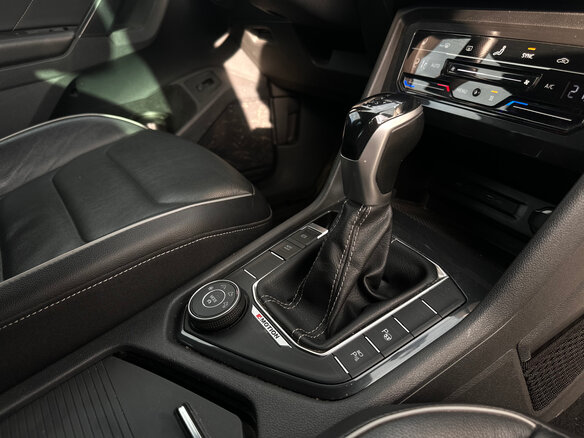 2021 Volkswagen Tiguan II Рестайлинг, белый, 3400000 рублей - вид 22